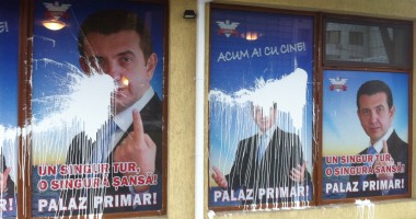 Stire din Politică-Administrație : Cum comentează Palaz a doua vandalizare a sediului (Vezi foto)