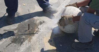 Vandalizare în Mamaia: zeci de bile de beton, distruse! - 2