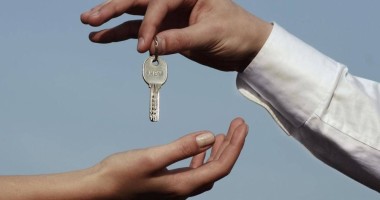 Stire din Eveniment : Aveți grijă cui închiriați locuința! Vezi ce a pățit o familie din Constanța