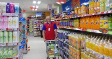 Vânzările de produse alimentare au relansat comerțul