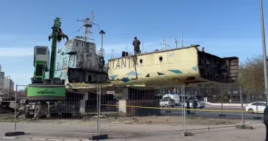 Stire din Social : A început demolarea vaporașului de la Gară. Simbolurile maritime dispar treptat din Constanța