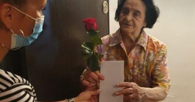 Stire din Politică-Administrație : Vârstnicii constănțeni, premiați de autorităţile locale, acasă