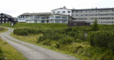 Stire din Actualitate : GRAVĂ EROARE: România TV l-a indicat eronat pe Cosmin Chițu ca fiind autorul unei crime în Norvegia. CNA a dat amenzi