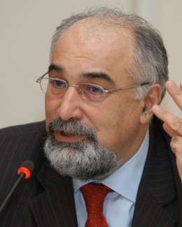 Stire din Economie : Ministrul Varujan Vosganian vrea să privatizeze tot ce mișcă