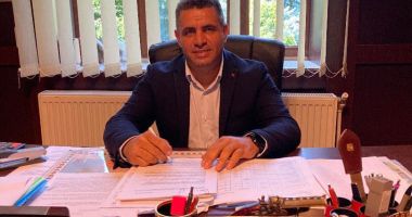 Stire din Politică-Administrație : Primarul Vasile Delicoti: „Căminul Cultural din Poarta Albă va fi reabilitat”