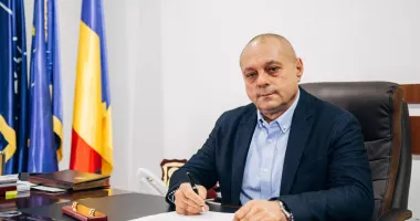 Stire din Politică-Administrație : Primarul Vasile Lumînare promite iluminat public modern în comuna Corbu. Iată ce contract a semnat!