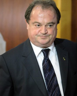 Stire din Politică-Administrație : Cadou de la USL: Blaga este noul președinte al Senatului