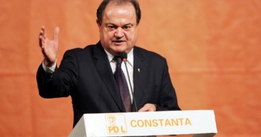 Stire din Politică-Administrație : "Pentru a fi cu adevărat de centru-dreapta, PDL trebuie să se opună USL"