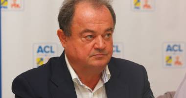 Stire din Politică-Administrație : "Oprea îndeplinește condițiile de a fi premier interimar"