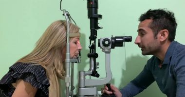 Stire din Sănătate : Migrenele pot duce la slăbiciunea muşchilor oculari