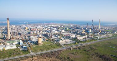 Stire din Economie : Petrochimia din Petromidia și-a înjumătățit pierderile în primele nouă luni din 2024