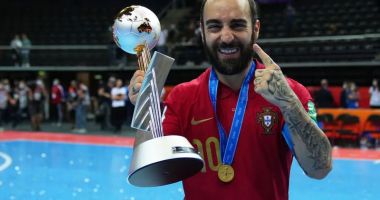 Stire din Sport : Ricardinho, cel mai bun jucător de futsal din lume, vine în România