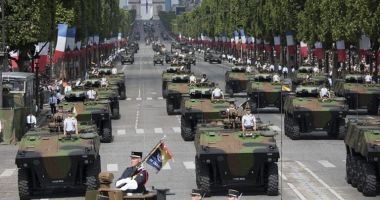 Stire din Actualitate : Ziua naţională a Franţei. Defilare militară impresionantă pe Champs-Elysées