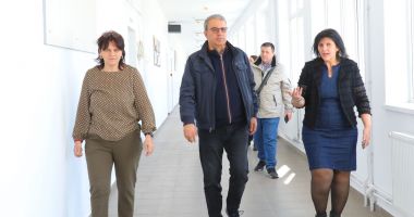 Stire din Politică-Administrație : Edilul Vergil Chiţac a vizitat Şcoala 16 din Constanţa. Lucrările de modernizare sunt finalizate