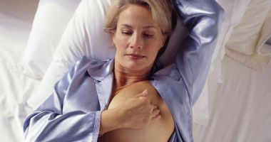 Stire din Sănătate : Autoexaminarea regulată - o modalitate de a detecta cancerul de sân