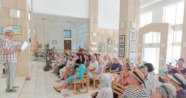 Stire din Cultură-Educație : 38 de artiști plastici amatori expun „Nuanțe marine” la biblioteca județeană