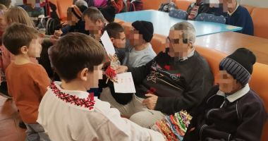 Stire din Cultură-Educație : Preșcolarii Grădiniței „Veseliei” din Năvodari au fost ”nepoței” pentru 90 de vârstnici instituționalizați