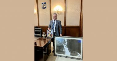 Stire din Actualitate : Ministrul Dezvoltării, Adrian Veștea, a  demisionat.  El își va prelua mandatul de președinte al CJ Brașov