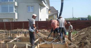 Veste bună! Constructorii au revenit pe schele