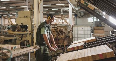 Stire din Economie : Veste bună pentru IMM-uri: granturile acordate în cadrul Programului IMM Factor se majorează!