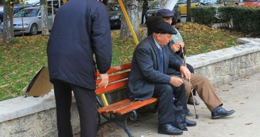 Stire din Social : Vești proaste pentru vârstnici. Pensiile ajung mai târziu, luna aceasta