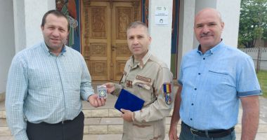 Stire din Eveniment : Plachetă de onoare pentru jandarmul Marian Zamfira