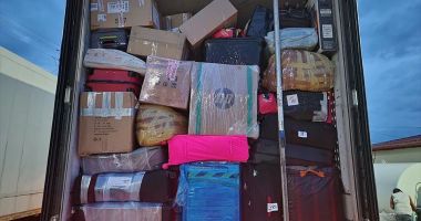 Stire din Social : Lovitură pentru românii din UK! Nu mai au voie să primească pachete cu mâncare de acasă