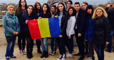 Stire din Cultură-Educație : Cum au reușit liceenii de la "Callatis"  să schimbe imaginea proastă a românilor din Franța