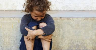 Stire din Social : Viață de coșmar!  Înfometați și trimiși să cerșească