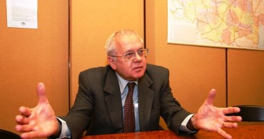 Stire din Politică-Administrație : UPDATE - Victor Babiuc, fostul ministru al Apărării, va fi ELIBERAT