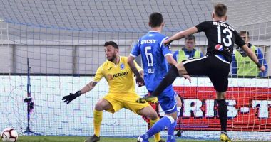 Stire din Sport : Victorie imensă pentru FC Viitorul pe terenul Craiovei, în Cupa României