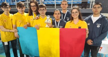Stire din Cultură-Educație : GALERIE FOTO. Impresionant palmares, în Grecia, al elevilor constănțeni pasionați de robotică