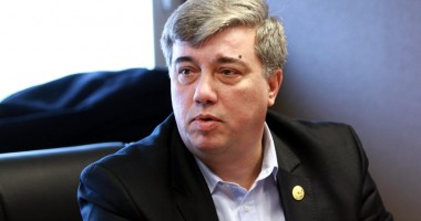 Stire din Politică-Administrație : Victor Manea, schimbat de la șefia PNL Constanța. Noul președinte va fi Robert Boroianu