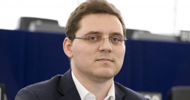 Stire din Actualitate : Victor Negrescu: Comisia Europeană va prezenta un raport privind influenţele prin TikTok în alegeri