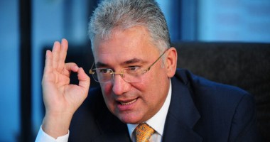 Stire din Politică-Administrație : "Câștigătorii alegerilor trebuie felicitați, PDL nu are propunere de premier"