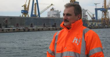 Stire din Economie : Viitorii ofițeri de marină,  într-un program de voluntariat  la Seamen’s Club