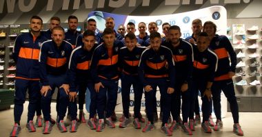 Stire din Sport : Surpriză pentru FC Viitorul. Fotbaliștii, întâmpinați de fani în Antalya