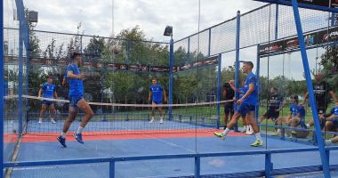 Stire din Sport : Fotbaliștii de la FC Viitorul, relaxare pe terenul de padbol