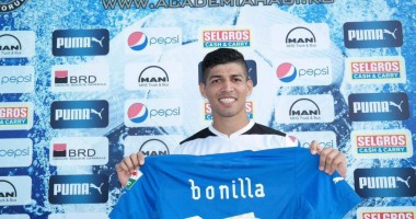 Stire din Sport : FC Viitorul a transferat  trei fotbaliști
