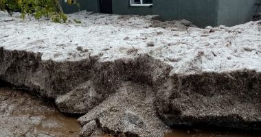 VIDEO / Viitură la Palazu Mic. O familie evacuată din locuinţă - 4