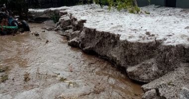 VIDEO / Viitură la Palazu Mic. O familie evacuată din locuinţă - 5