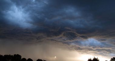 Atenţionare meteo Cod galben de furtuni şi ploi abundente în 16 judeţe