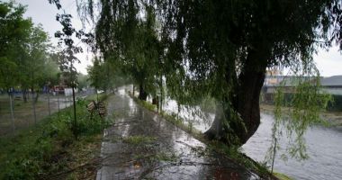 Stire din Social : COD GALBEN de vreme severă: Ploi, grindină și vijelii în aproape jumătate de țară
