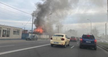 INCENDIU VIOLENT! ARDE O CASĂ PE ŞOSEAUA MANGALIEI - 1