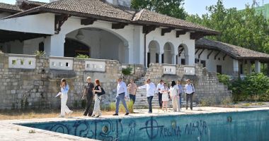 Stire din Cultură-Educație : Raluca Turcan: "Vila Reginei Maria din Mamaia trebuie readusă la valoarea pe care a avut-o. Este o prioritate"