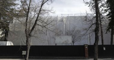 Stire din Actualitate : Scandalul vilei renovate: Klaus Iohannis spune că nu a solicitat o locuință pentru când va fi să fie, nici nu i s-a oferit