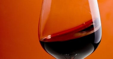 Stire din Sănătate : Atenție la vinurile falsificate: Bem apă cu alcool și zahăr VEZI LISTA