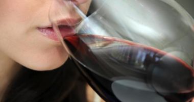 Vă doriți un copil? Vinul scade fertilitatea