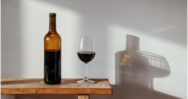 Stire din Sănătate : Studiu: Vinul roșu te ferește de coronavirus