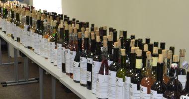 Stire din Economie : Producătorii de vinuri, invitaţi să se înscrie la Concursul Naţional ''Bachus 2023''